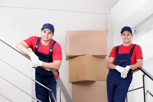 Local moving team handling access and parking challenges in Streatham