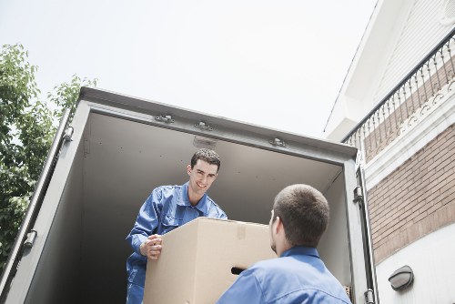 Local removal van and moving supplies for Streatham customers